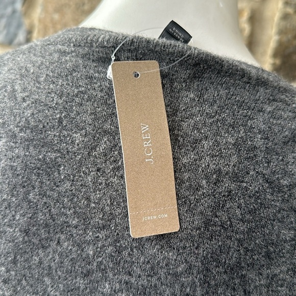 NWT J Crew V-neck front-pocket sweater in Supersoft yarn in Gray Size Medium - Picture 8 of 11